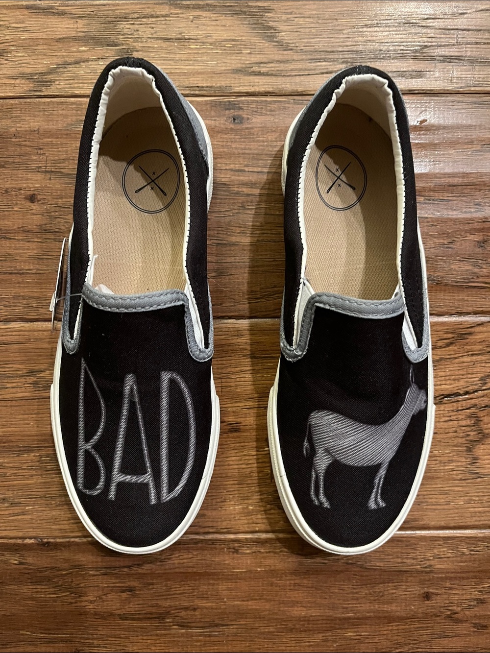 Inkkas Slip On Sneakers Size 6